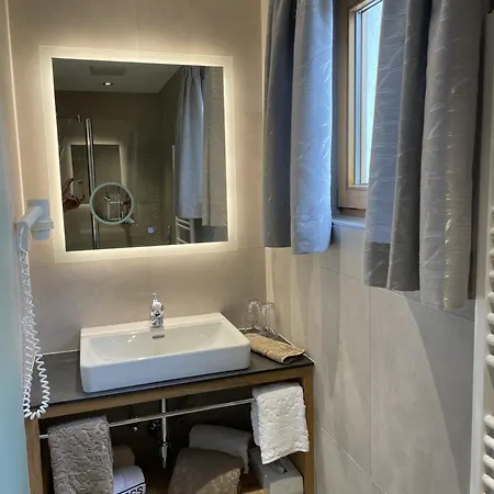 Valbella Apartament *